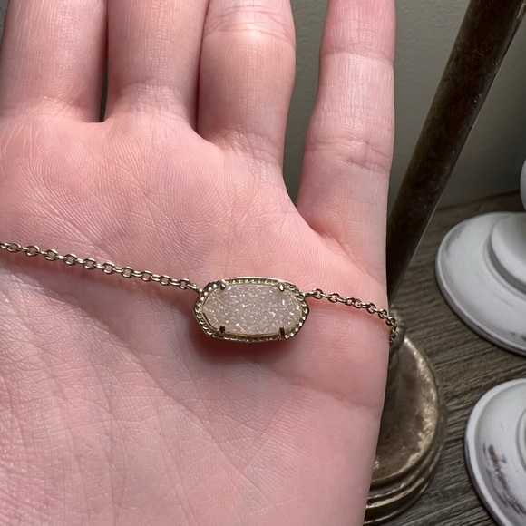 🥳SOLD Kendra Scott Iridescent pink Elisa necklace - Picture 2 of 3